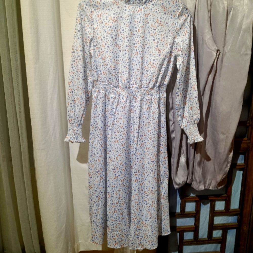 Beautiful dress by moussy. Medium, floral print